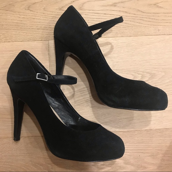 black heel closed toe